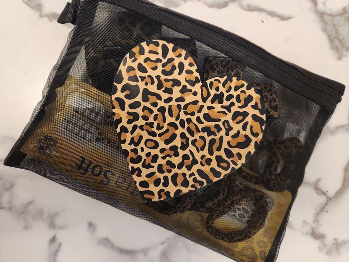 Trousse avec accessoires assortie léopard - photo numéro 2