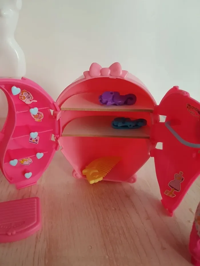 Salon de beauté Barbie et ses enfants - photo numéro 12