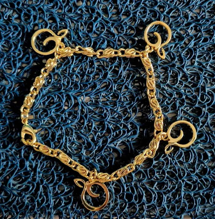 Bracelet de cheville/main doré à motifs de pommes