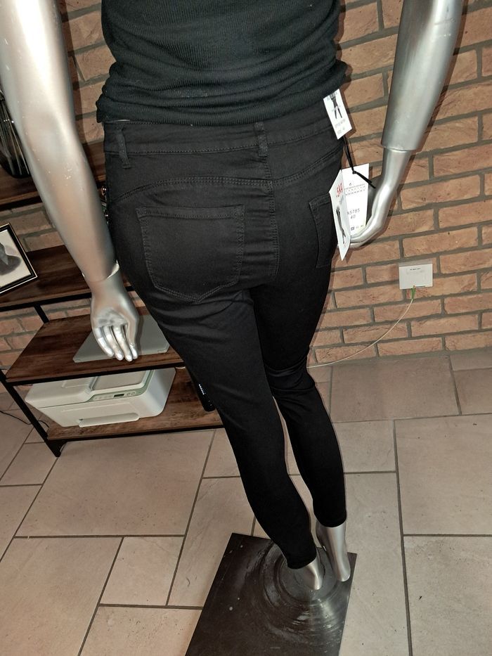 Pantalon noir neuf - photo numéro 3