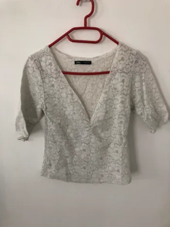 Haut dentelle Zara BE Taille M