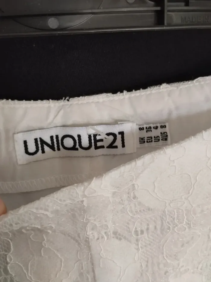 Jolie short en dentelle taille 36 - photo numéro 3