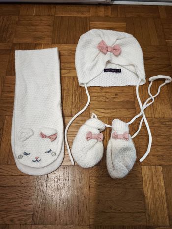 Ensemble bonnet - écharpe - moufles