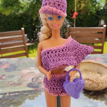 Vêtements pour Barbie 2 €