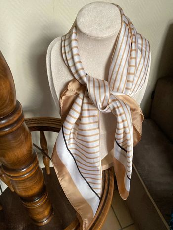 joli foulard