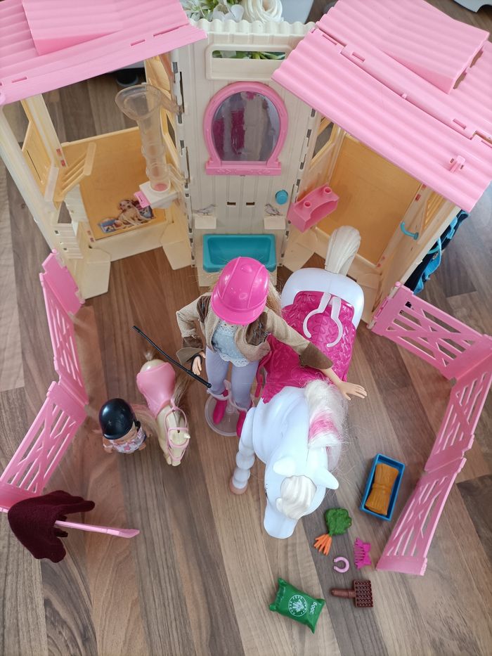 Écurie barbie avec 2 poupées, 2 chevaux et accessoires - photo numéro 8