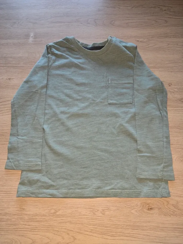 T-shirt manches longues garçon – vert kaki basique avec poche