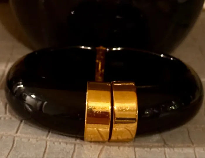 Jonc qui s’ouvre taille M habaha Paris résine noire et or - photo numéro 7