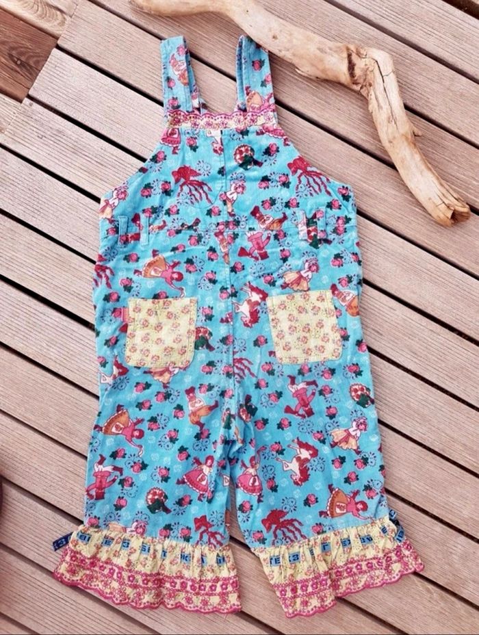 Salopette Oilily velours ras doux et finitions volantées Très bon état très peu portée (une fois, comme neuve) Achetée 89€ en boutique Oilily Amsterdam PRIX FIXE MERCI 🌹 - photo numéro 2