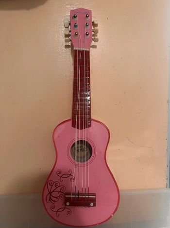 Guitare rose enfant