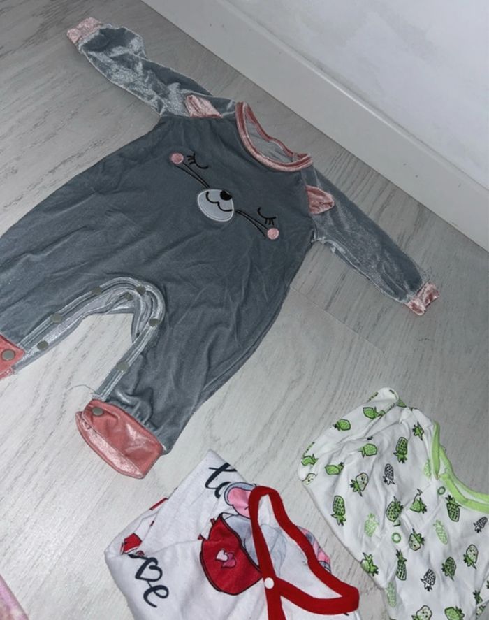 Lot pyjamas sans pieds 6 mois - photo numéro 2