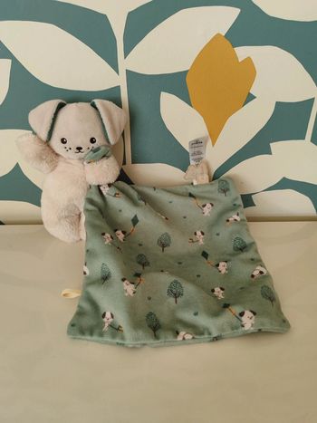 Doudou chien carré mouchoir kaloo