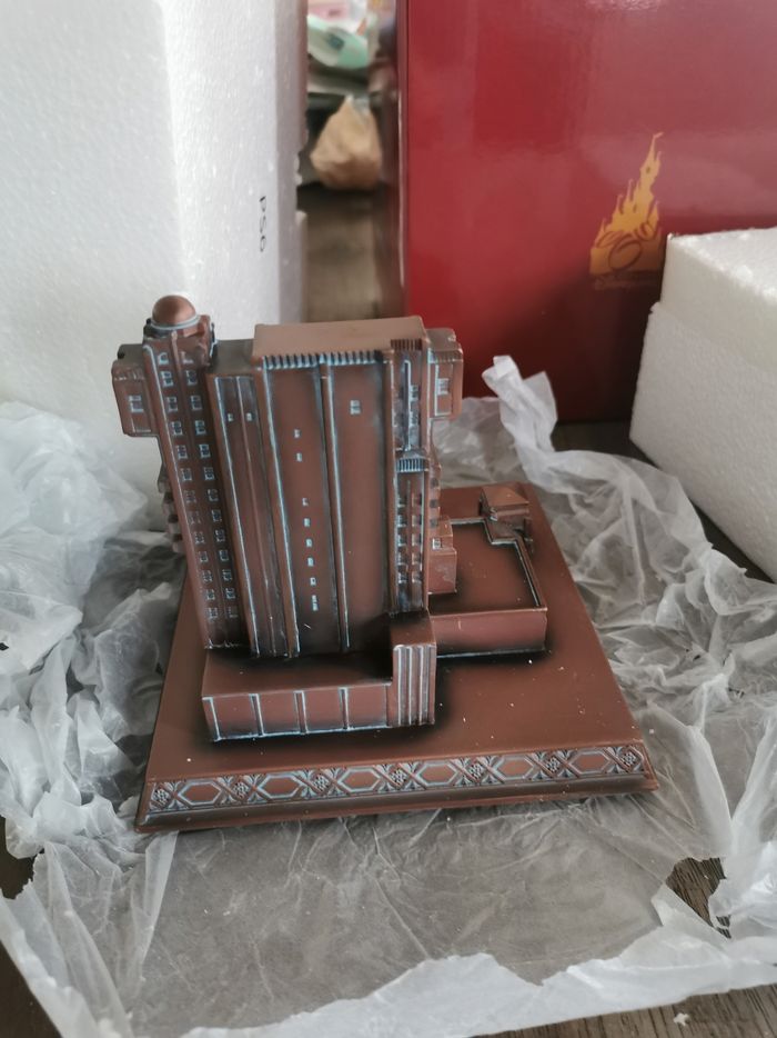 Figurine Hollywood tower hotel - photo numéro 4