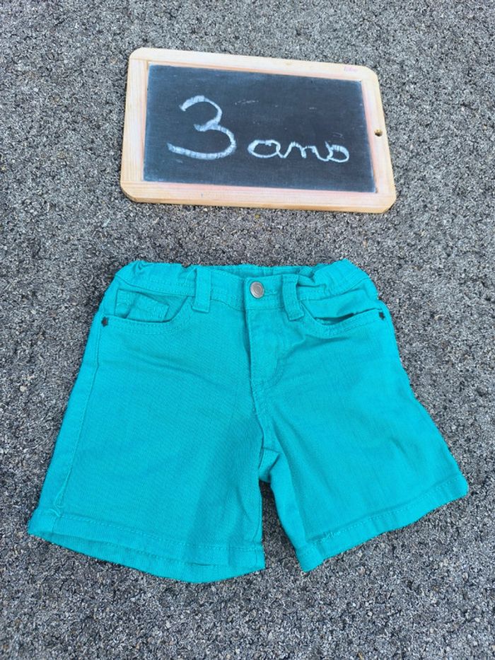 Short Tape à l'oeil taille 3 ans en très bon état