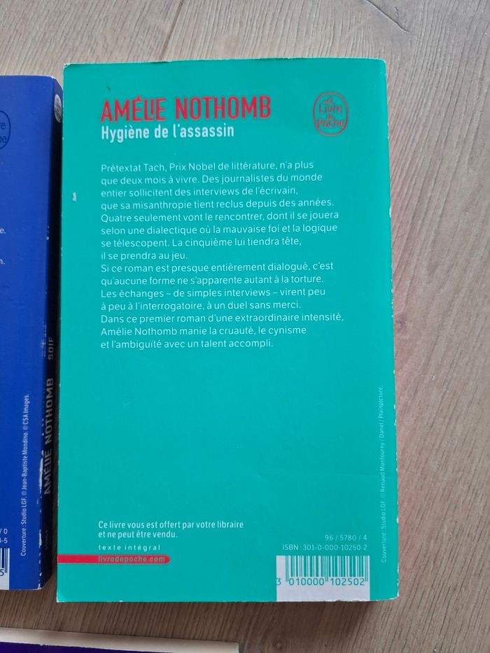 Lot de 3 livres de Amélie Nothomb en très bon état - photo numéro 3