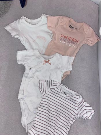 Lot de 4 bodys manches courtes