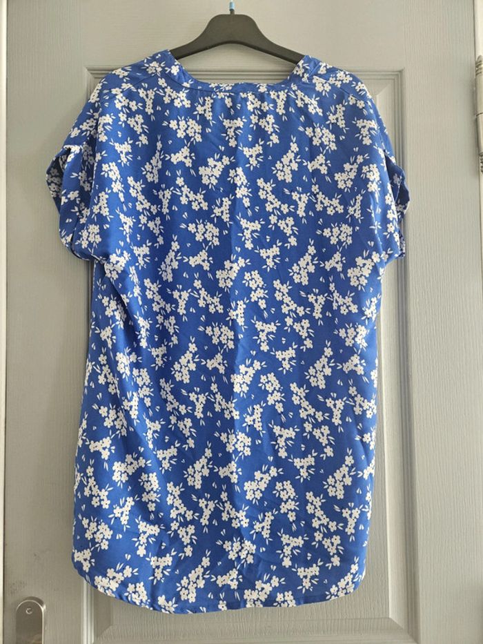 Blouse fleurie à manches courtes - Taille 42 / 44 - Blancheporte - Bleue roi et blanche - photo numéro 2