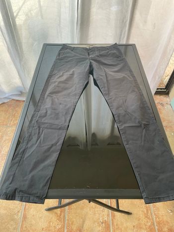 Pantalon bleu marine de la marque Jack and Jones en taille 40