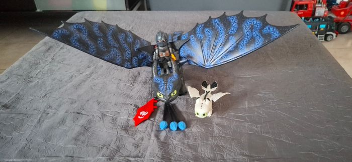 Lot Figurines - Dragon Krokmou Bleu avec Cavalier Harold + Bébé Dragon Blanc - photo numéro 2