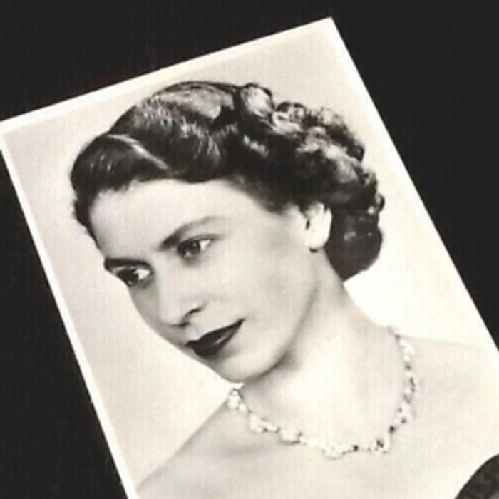 Carte postale ancienne Queen Elisabeth II Photographe Dorothée Wilding - photo numéro 2