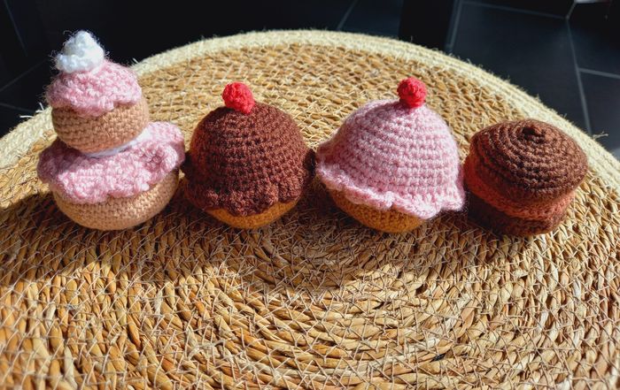 Dînette pâtisseries au crochet chocolat et rose 🍩🧁3€/pièce - photo numéro 3