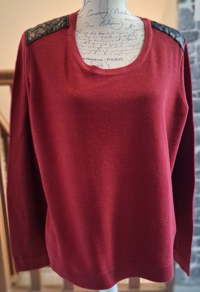 Pull rouge avec coudières et épaulettes - photo numéro 1