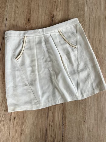 jupe blanche avec détails dorées taille 36