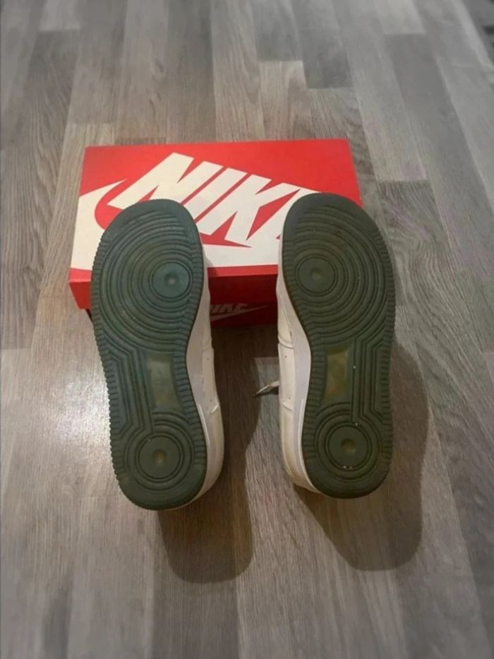 Basket Nike force 1 taille 40 - photo numéro 4