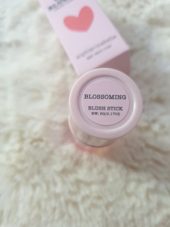 Neuf blush en stick marque Sophie + mabelle - photo numéro 2
