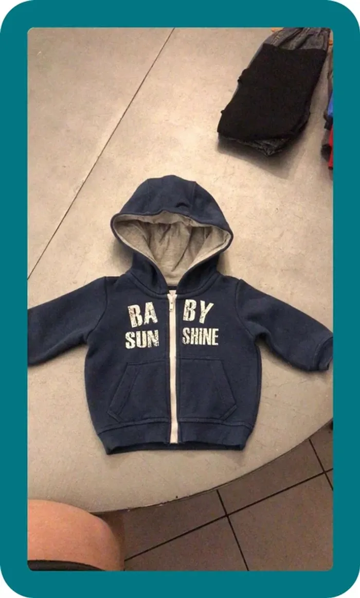 Sweat zippé a capuche