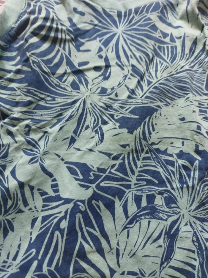 Lot de 2 tee-shirts sans manches 8 ans - photo numéro 2