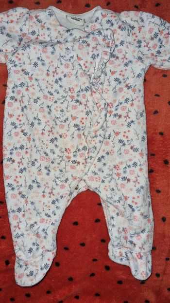 Pyjama 1 mois fille en bon état
