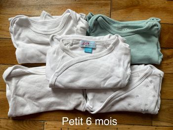 Bodies manches longues 6 mois (taille petit)