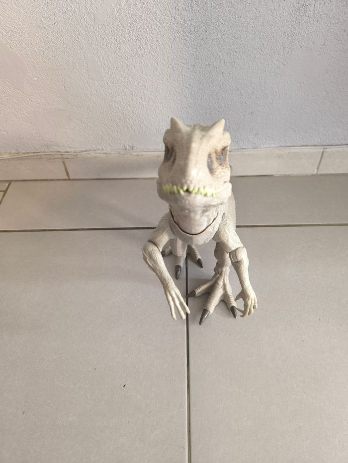 Dinosaure Jurassic World indominus rex - photo numéro 3