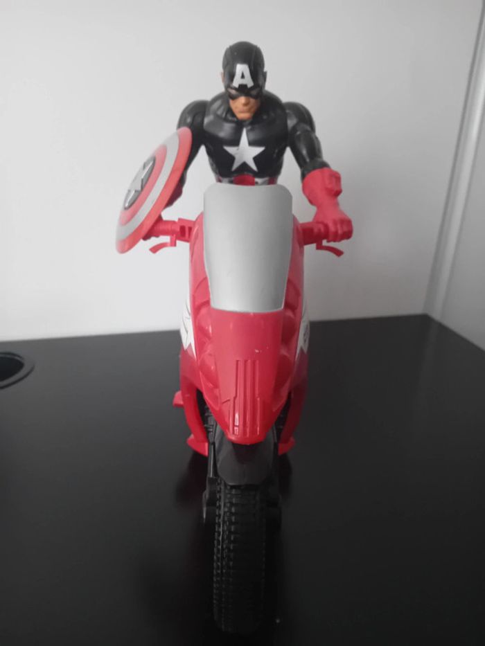 Lot personnage marvel 30cm plus sa grande moto tbe - photo numéro 5
