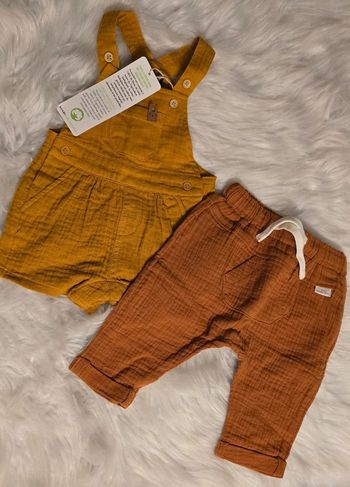 Neuve (non portée)   🤩 💙superbe salopette courte et pantalon en gaze de coton 3 mois garçon 💙💙😍