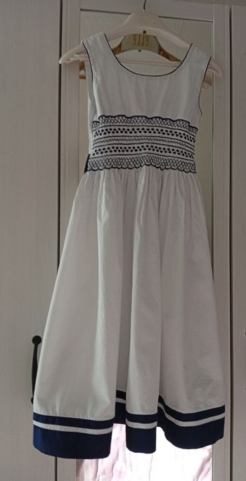 robe brodée 10 ans