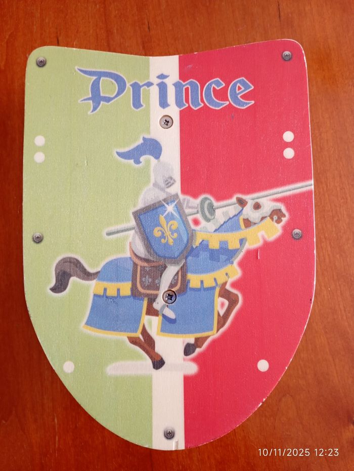 Bouclier de chevalier en bois - photo numéro 2