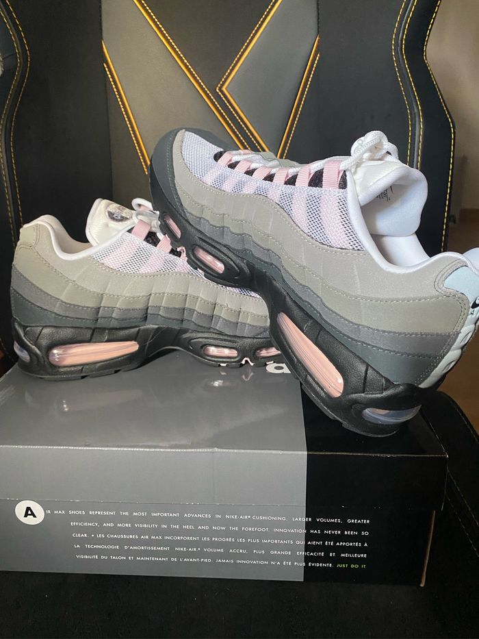 nike air max 95 pink gunsmoke