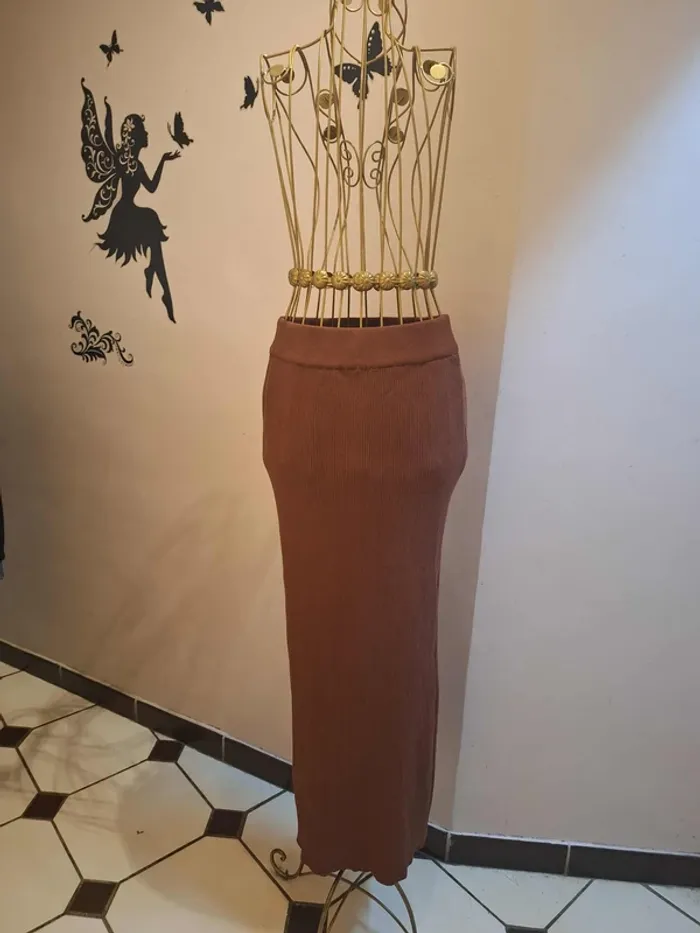 Jupe longue en mailles et bouton officiers - photo numéro 4