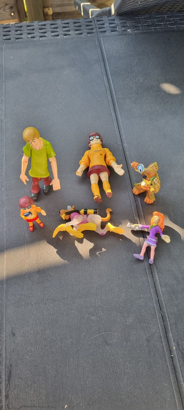 Ensemble figurines scoubidoo