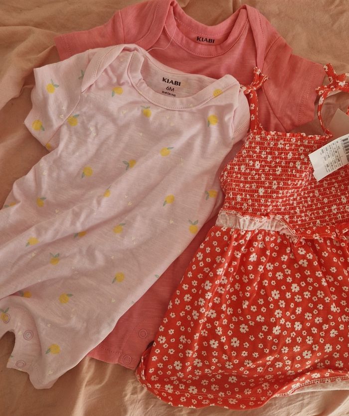 Lot barboteuses et robe