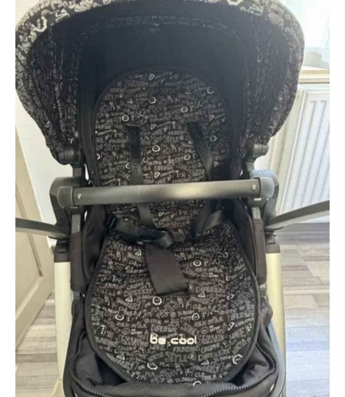 Poussette bébé pliable en très bon état - photo numéro 4