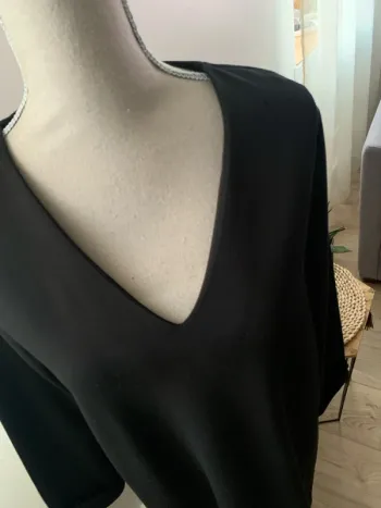 Robe noire MANGO