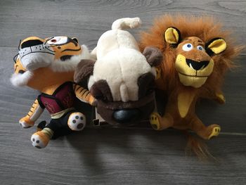 Lot de 3 peluches 25 cm