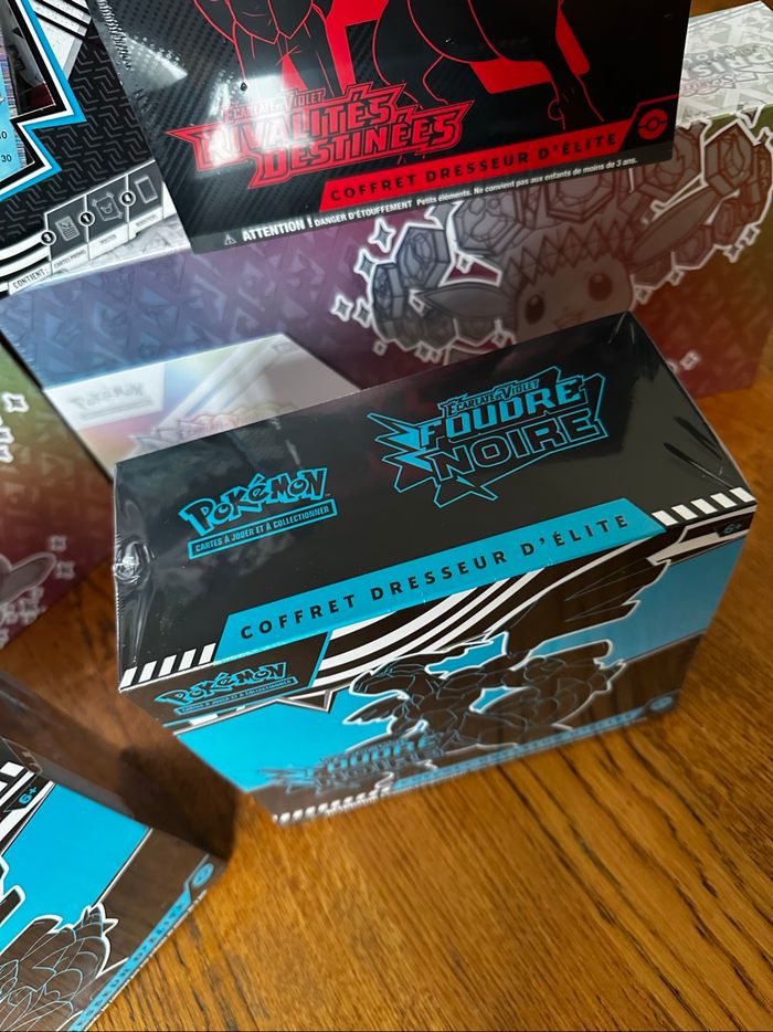 Pokémon ETB foudre noire - photo numéro 3