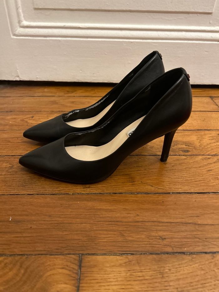 Sublimes escarpins noires Karl Lagerfeld taille 37. - photo numéro 2