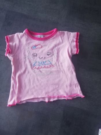 Tee shirt ressemble à hello kitty