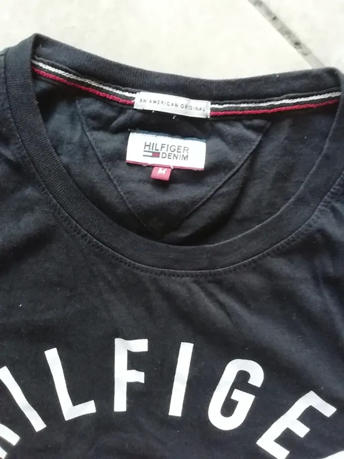 Tee shirt Tommy Hilfiger Taille M. - photo numéro 2
