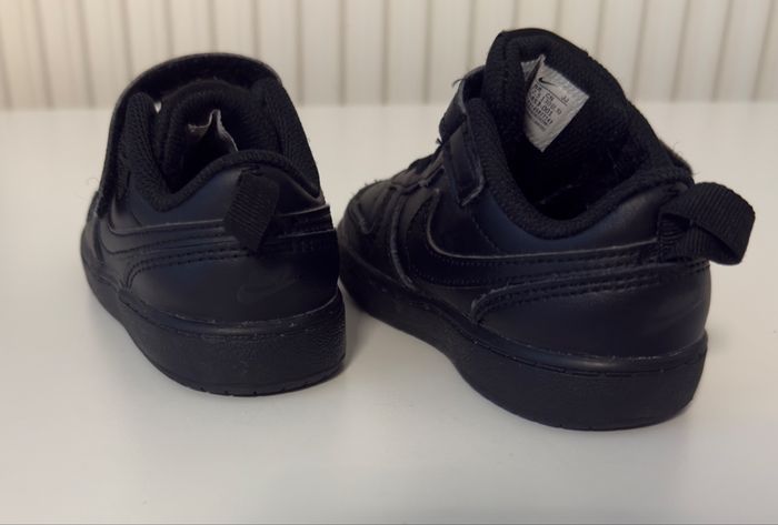 Nike Enfant – Baskets Noires – Taille 23,5 (US 7C) - photo numéro 8